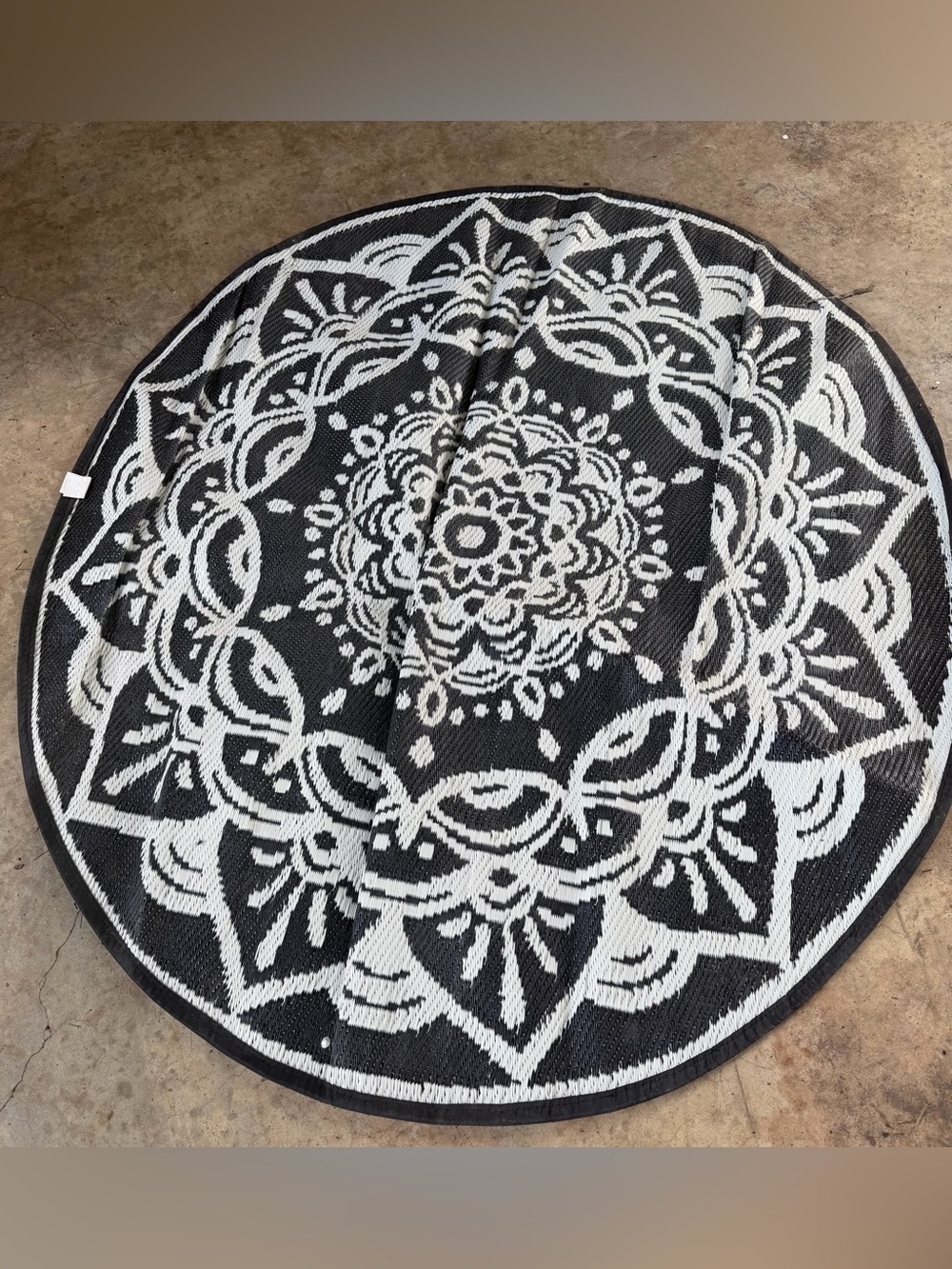 Black and White Round Mandala Rug reversible 60”diameter